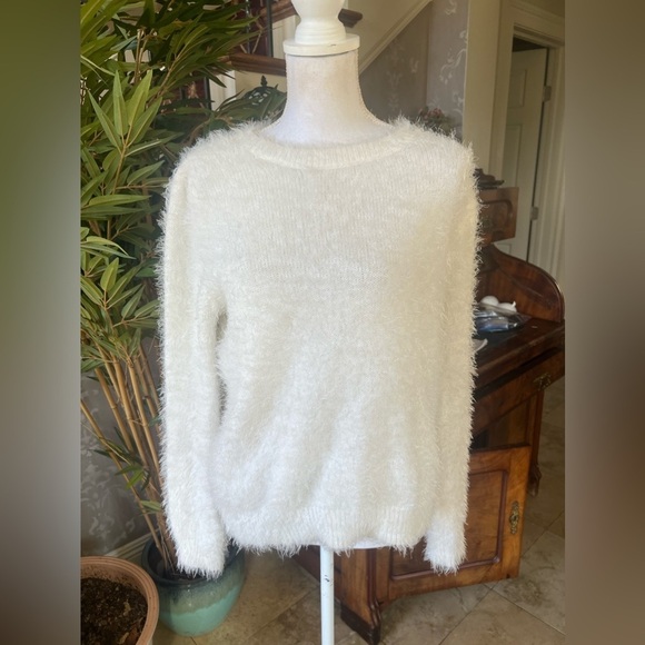 Mudd. Ladies, fuzzy white sweater size medium excellent condition super soft - Picture 2 of 8